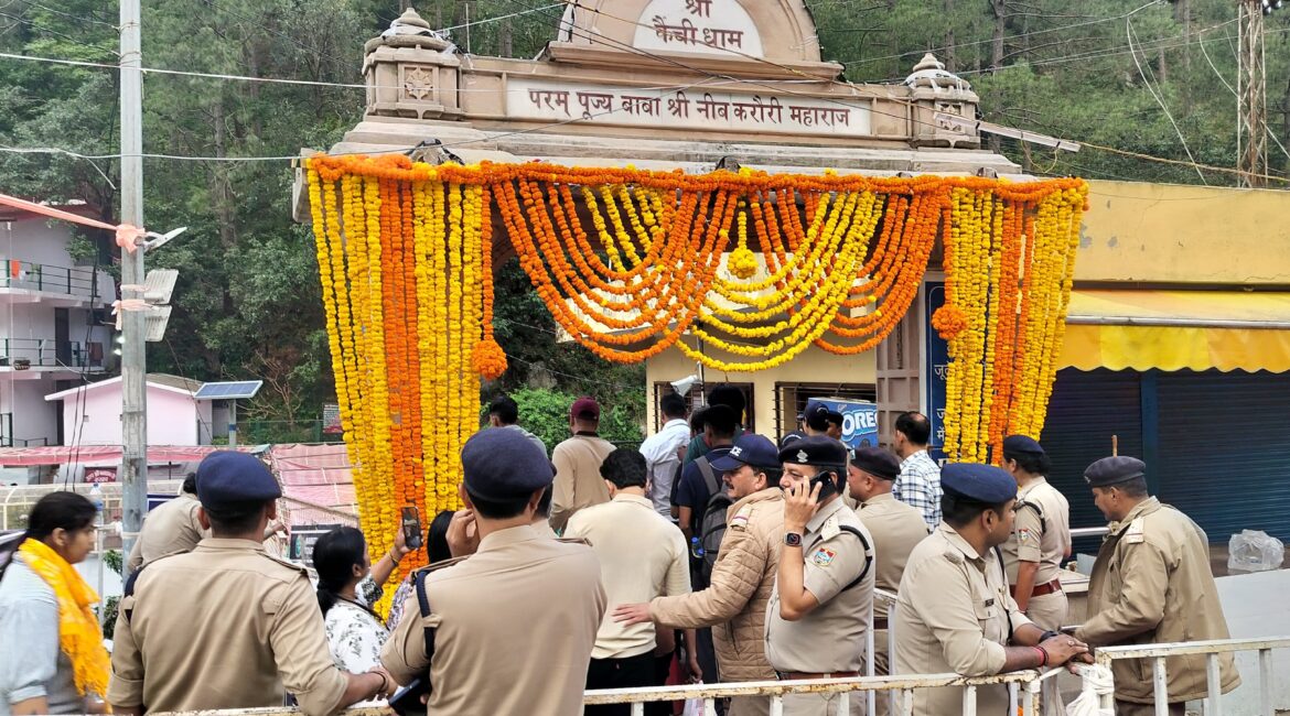 कैची धाम में आस्था का सैलाब, SSP प्रह्लाद मीणा ने स्वयं संभाली कमान — ड्रोन व CCTV से चप्पे-चप्पे पर निगरानी।