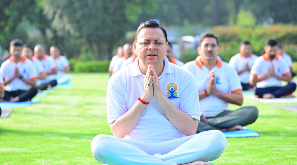 मुख्यमंत्री ने किया योगाभ्यास, प्रदेशवासियों से योग को जीवनशैली बनाने का आह्वान।।