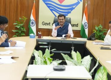 मुख्य सचिव की अध्यक्षता में सचिवालय में व्यय-वित्त समिति की बैठक, ऋषिकेश में राफ्टिंग मैनेजमेंट सेंटर और डोईवाला-दूधली मोटर मार्ग के डबललेन निर्माण को मिली मंजूरी।