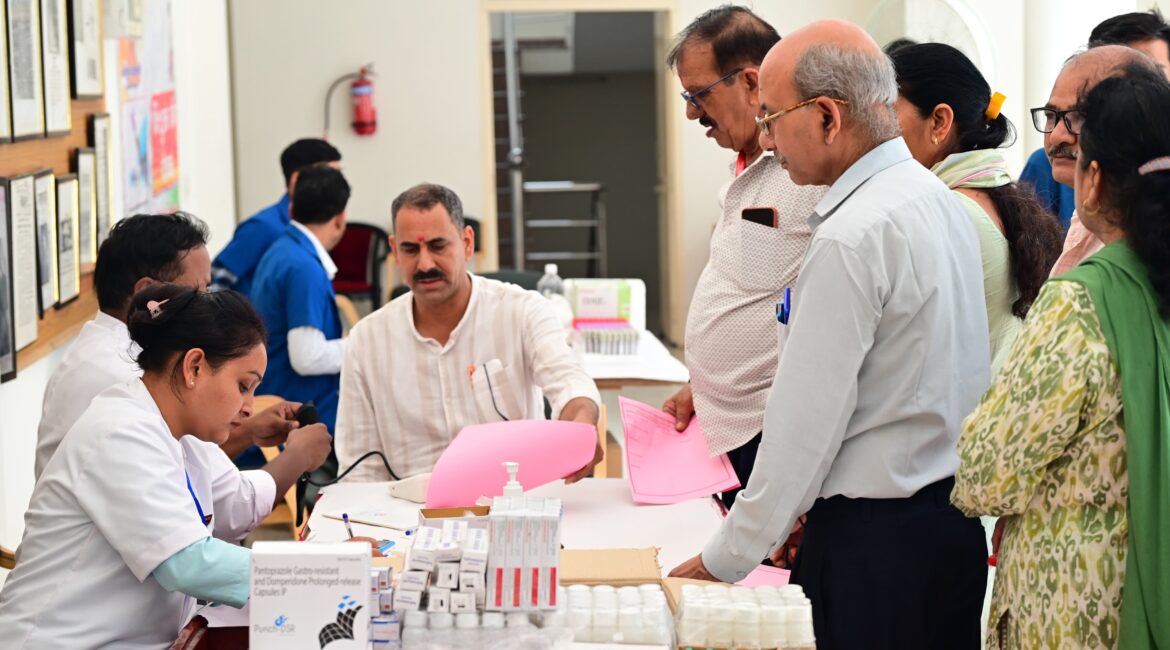 पत्रकारों की सेहत का रखा ख्याल, देहरादून में मुख्यमंत्री धामी की पहल पर विशेष स्वास्थ्य शिविर आयोजित।