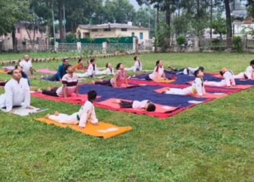 अंतर्राष्ट्रीय योग दिवस की पूर्व तैयारियों के अंतर्गत विकास भवन भीमताल में निरंतर योगाभ्यास जारी।
