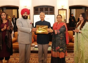 राजभवन नैनीताल में आयोजित हुआ परिवार मिलन कार्यक्रम, राज्यपाल ने कार्मिकों को बताया "परिवार का हिस्सा"