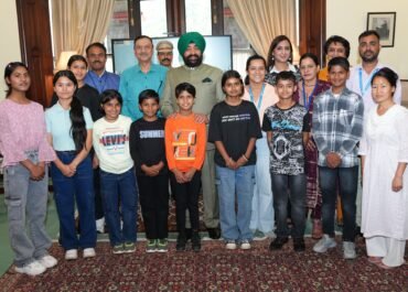 राज्यपाल ने एसओएस बाल ग्राम के बच्चों से किया आत्मीय संवाद, दी उज्ज्वल भविष्य की शुभकामनाएं।