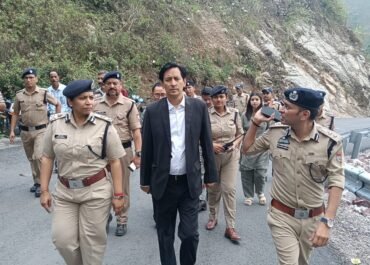 कैंचीधाम मेले की तैयारियों का स्थलीय निरीक्षण: आयुक्त दीपक रावत और आईजी रिद्धिम अग्रवाल ने व्यवस्थाओं की ली समीक्षा।