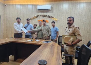 कॉर्बेट पार्क की समस्याओं को लेकर नेचर गाइड एसोसिएशन ने सौंपा ज्ञापन, — अध्यक्ष विनोद बुधानी की अगुवाई में उठाई गाइड्स की समस्याएं।