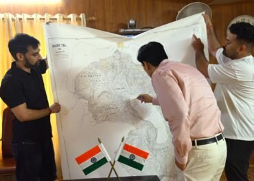ब्रिटिश कालीन नक्शों के संरक्षण की दिशा में आयुक्त कुमाऊं दीपक रावत की पहल।