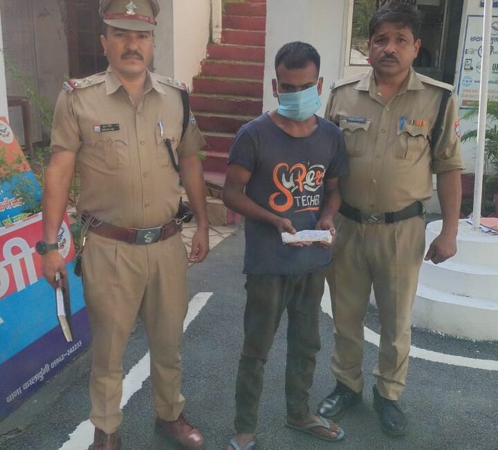 अवैध हथियार रखने वालों पर कसा शिकंजा, पंचायत चुनाव से पहले कार्रवाई तेज।
