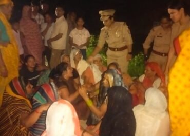 8 साल के मासूम अभय की फिरौती के लिए हत्या, लोगों ने शव रखकर किया सड़क जाम, पुलिस पर लापरवाही का आरोप।