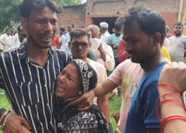 घर के बाहर सो रहे ट्रैक्टर चालक की गला रेतकर हत्या, तीन हिरासत में।