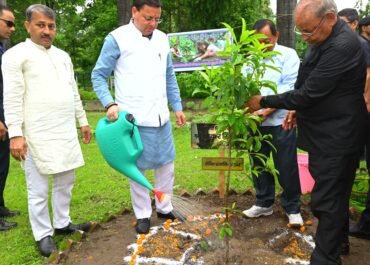 ‘एक पेड़ माँ के नाम’ अभियान में शामिल हुए मुख्यमंत्री, दिया पर्यावरण संरक्षण का संदेश
