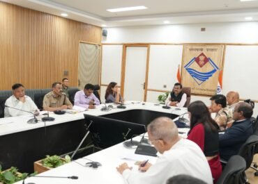 मुख्य सचिव की अध्यक्षता में वाइब्रेंट विलेज योजना की समीक्षा बैठक, योजनाओं को समयबद्धता से पूर्ण करने के निर्देश।