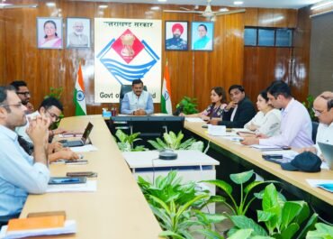 प्रधानमंत्री ग्राम सड़क योजना की समीक्षा बैठक सम्पन्न, मुख्य सचिव ने दुर्गम क्षेत्रों पर दिया विशेष जोर।