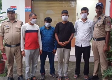 हिम्मतपुर ब्लॉक में जुआ खेलते चार गिरफ्तार, नकदी व ताश की गड्डी बरामद।