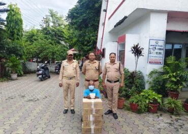 चुनाव के मद्देनज़र चलाए जा रहे विशेष अभियान में अवैध पांच पेटी देसी शराब के साथ एक गिरफ्तार।