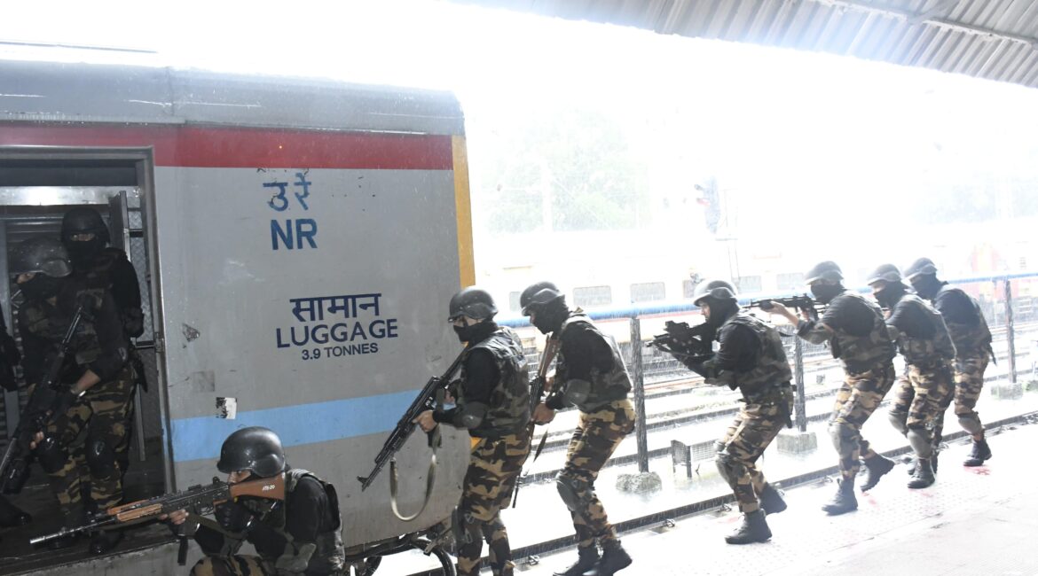 "काठगोदाम रेलवे स्टेशन पर आतंकी हमले की आशंका पर मॉक ड्रिल, ऑपरेशन ‘सिन्दूर’ के तहत सुरक्षा एजेंसियों का संयुक्त अभ्यास"