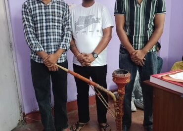 पुलिस ने सार्वजनिक स्थल पर हुक्का पार्टी कर रहे तीन युवकों को पकड़ा, चालान कर दी सख्त चेतावनी, SSP नैनीताल का स्पष्ट संदेश – सार्वजनिक स्थानों की गरिमा बनाए रखें।