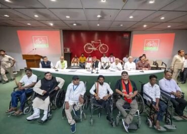 लखनऊ में दिव्यांग सम्मेलन: अखिलेश यादव को सौंपी 5 सूत्रीय मांग, 54 लाख दिव्यांगों का समर्थन का ऐलान