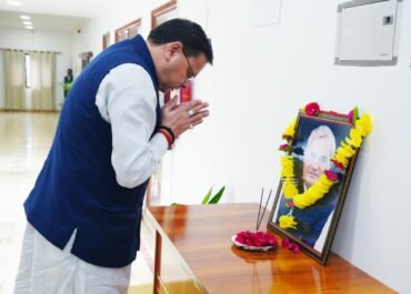 भारत रत्न अटल बिहारी वाजपेयी को मुख्यमंत्री धामी ने किया नमन।