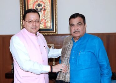 मुख्यमंत्री धामी ने केंद्रीय मंत्री नितिन गडकरी से की मुलाकात, आपदा प्रभावित सड़कों-पुलों के पुनर्निर्माण हेतु मांगा सहयोग