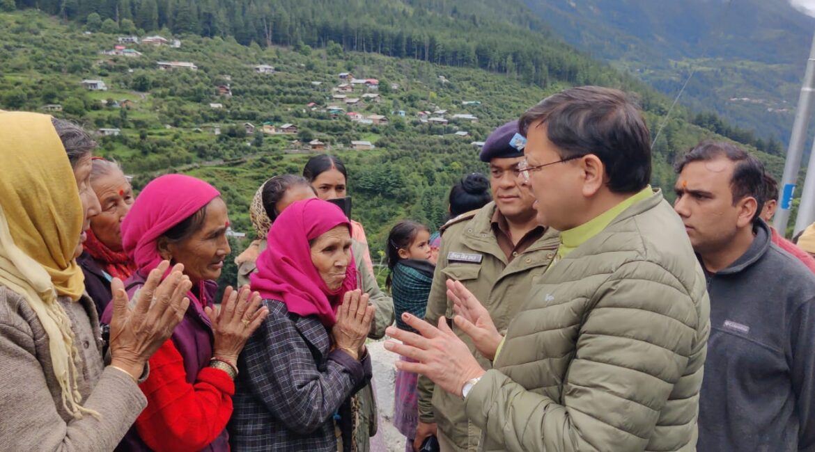 धराली आपदा: केंद्र-राज्य सरकारों ने झोंकी पूरी ताकत, सीएम धामी पहुंचे ग्राउंड जीरो।