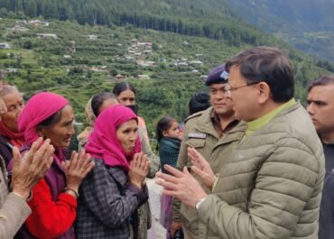 धराली आपदा: केंद्र-राज्य सरकारों ने झोंकी पूरी ताकत, सीएम धामी पहुंचे ग्राउंड जीरो।