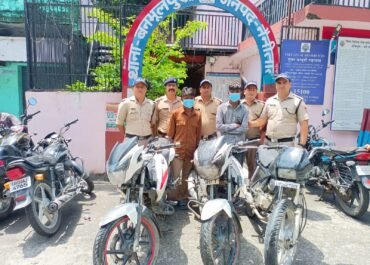 पुलिस ने चोरी की 3 मोटरसाइकिलों समेत 2 शातिर चोर दबोचे।