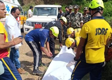 पंचेश्वर में भूस्खलन – एक युवक की मौत, जिला प्रशासन की त्वरित कार्रवाई से बची एक जान।