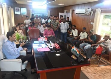 आयुक्त दीपक रावत के जनता मिलन में 50 जिप्सी चालकों की बड़ी मांग पूरी।