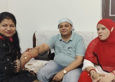 मुस्लिम भाइयों ने हिन्दू बहनों से बंधवाई राखी, दिया भाईचारे का संदेश।