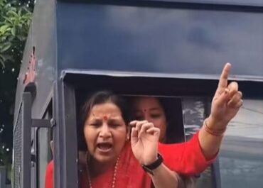 बढ़ते अपराध और वोट चोरी के खिलाफ कांग्रेस का राजभवन कूच, पुलिस ने किया गिरफ्तार।
