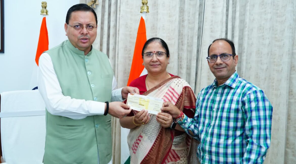 आपदा राहत हेतु दून विश्वविद्यालय ने मुख्यमंत्री राहत कोष में दिया एक दिन का वेतन।