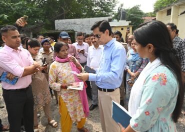 कुमाऊँ आयुक्त दीपक रावत का हल्द्वानी तहसील निरीक्षण, लंबित प्रकरणों के शीघ्र निस्तारण और अनुशासनहीनता पर कार्रवाई के निर्देश।