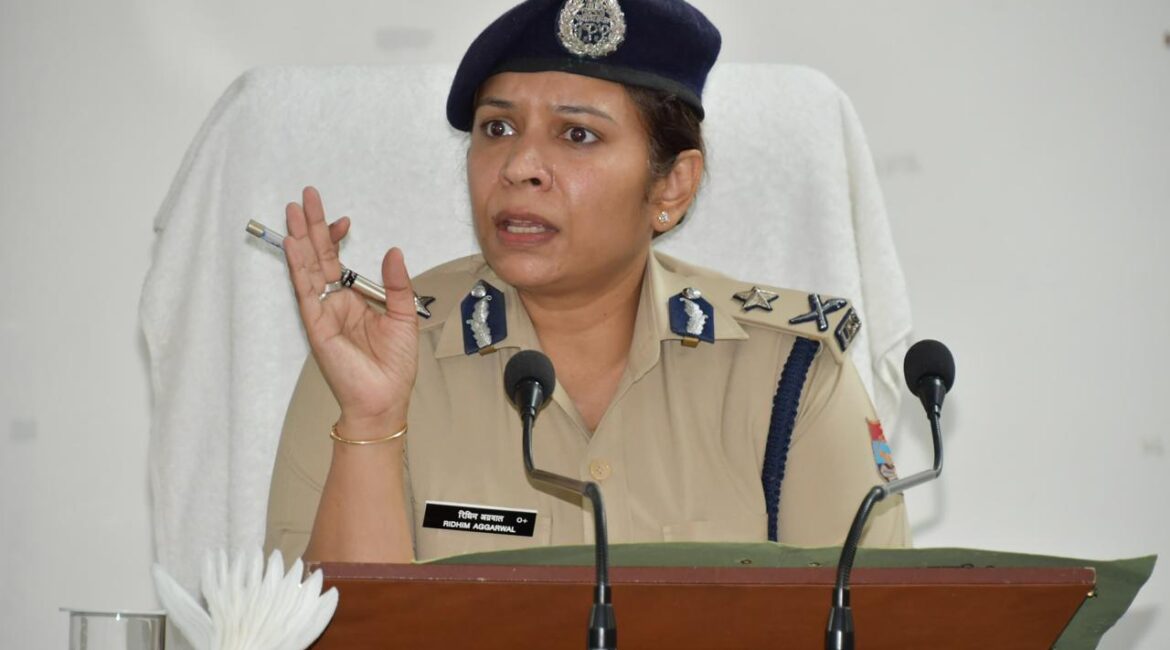 नशा मुक्त उत्तराखंड के लिए आईजी रिद्धिम अग्रवाल का बड़ा कदम, 215 आदतन नशा तस्करों पर कड़ी निगरानी, कठोर कार्रवाई की तैयारी।