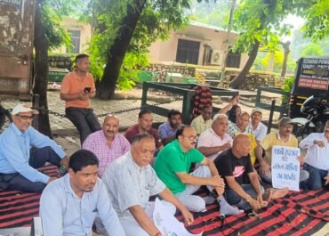 बेरोजगार युवाओं के भविष्य पर खतरा, प्रदर्शनकारियों ने पेपर लीक कांड की जांच की मांग की।