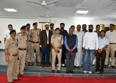 सेवानिवृत्त पुलिस कर्मियों को एसएसपी नैनीताल ने दी भावभीनी विदाई, सेवाओं की सराहना।
