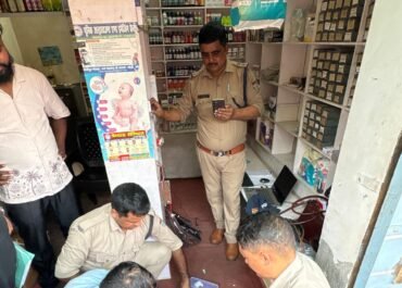 जनपद नैनीताल के बाद ऊधमसिंह नगर में भी नशे के कारोबार पर ताबड़तोड़ कार्रवाई – मेडिकल स्टोर से भारी मात्रा में नशीली दवाएँ बरामद।