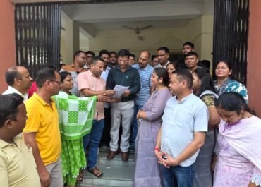 स्नातक स्तरीय परीक्षा में अनियमितताओं की जांच की उठी मांग, युवाओं में आक्रोश।