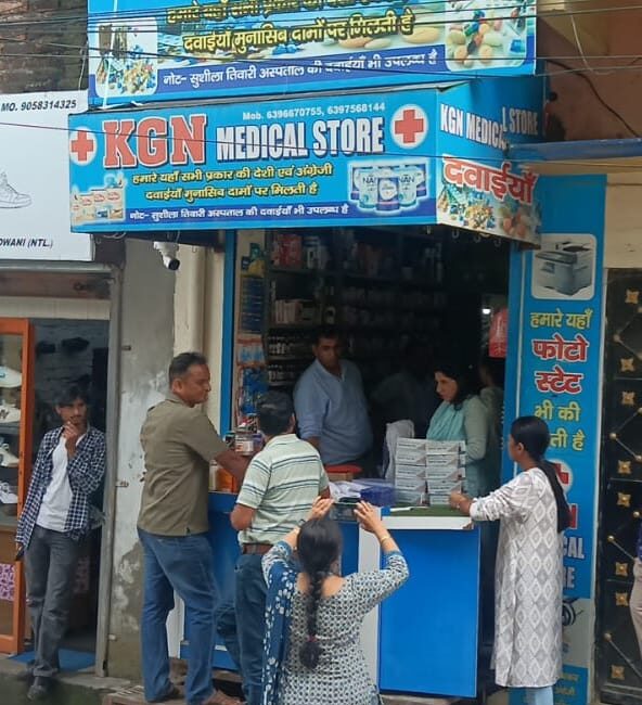 अनियंत्रित दवा बिक्री पर कुमाऊँ पुलिस की बड़ी कार्यवाही – मेडिकल स्टोर सील, 947 कैप्सूल बरामद।