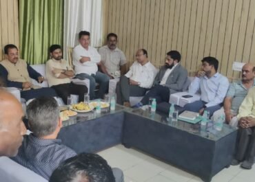 सांसद अजय भट्ट ने जू परियोजना व बायोडायवर्सिटी पार्क की धीमी प्रगति पर जताई चिंता।