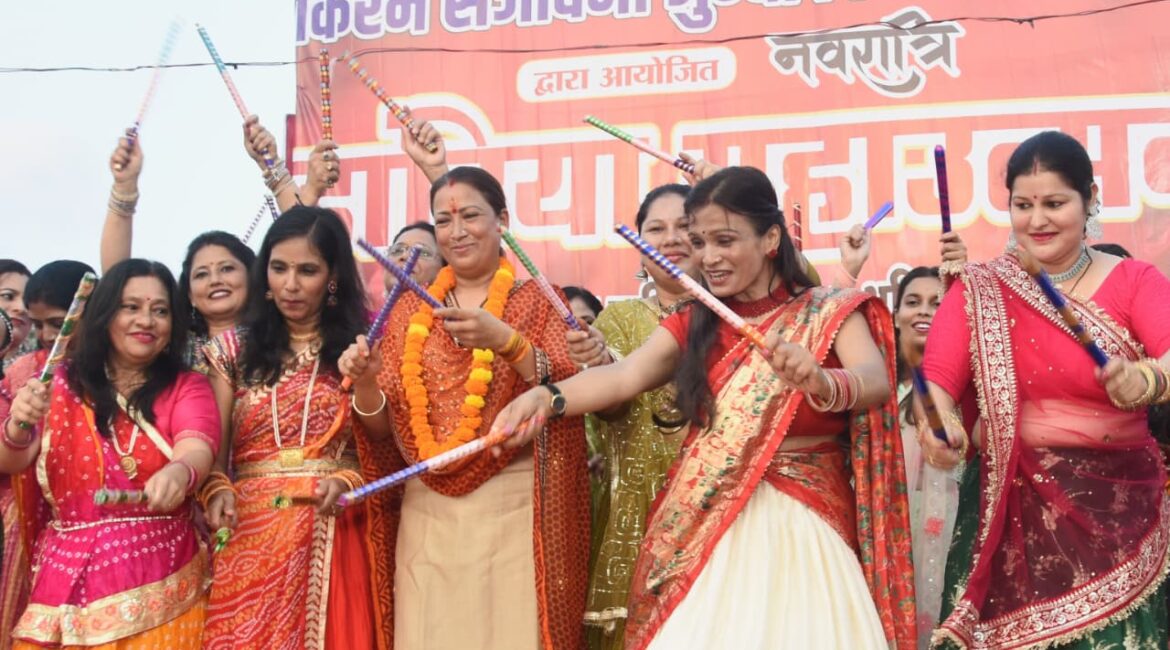 डांडिया महोत्सव में शामिल हुईं कैबिनेट मंत्री रेखा आर्या, कहा – डांडिया भारतीय संस्कृति की वैश्विक पहचान।