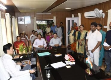 कुमाऊँ आयुक्त दीपक रावत के जनता मिलन में तत्काल समाधान, मुआवजा से लेकर भूमि विवाद तक मामलों का निस्तारण।