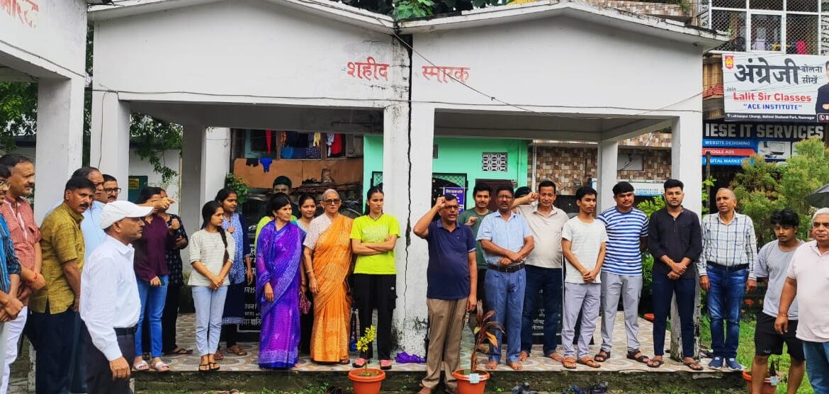 खटीमा गोलीकांड के शहीदों को याद कर आंदोलनकारियों ने दोहराई संघर्ष की बात।