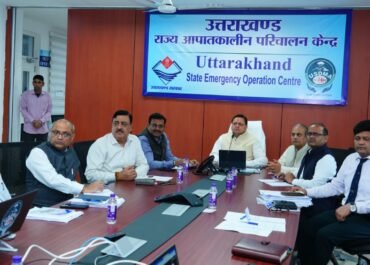 सीएम धामी ने आपदा परिचालन केंद्र से की समीक्षा, चमोली के नंदानगर में राहत-बचाव तेज करने के निर्देश।