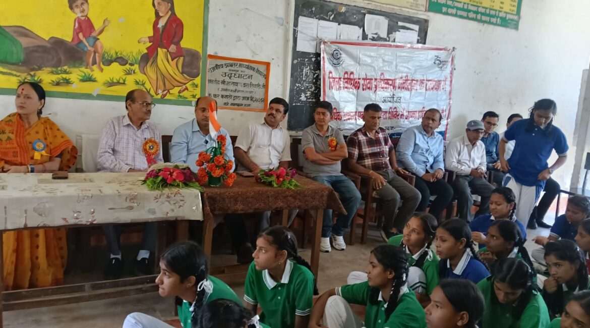 अंतरराष्ट्रीय बालिका दिवस पर करनपुर आदर्श विद्यालय में जागरूकता गोष्ठी आयोजित।