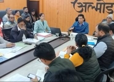 समीक्षा बैठक में बोले जिलाधिकारी — हीला-हवाली असहनीय, तय समय में मिले हर नागरिक को सेवा का अधिकार, अधिकारियों को पारदर्शिता और समयबद्धता से कार्य करने के निर्देश।