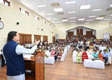 मुख्यमंत्री धामी ने अंतरराष्ट्रीय बालिका दिवस पर 326 मेधावी बालिकाओं को किया सम्मानित।