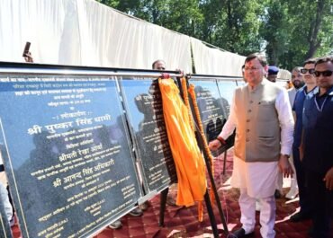 मुख्यमंत्री ने स्वयं सहायता समूह की महिलाओं को सौंपी ‘खुशियों की चाबी’