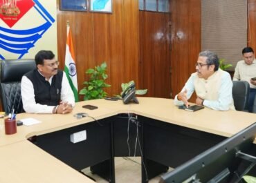 मुख्य सचिव आनंद बर्द्धन ने की कौशल विकास विभाग की समीक्षा, युवाओं को विदेशों में रोजगार दिलाने पर दिया जोर