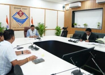 मुख्य सचिव आनंद वर्द्धन की अध्यक्षता में व्यय वित्त समिति की बैठक संपन्न