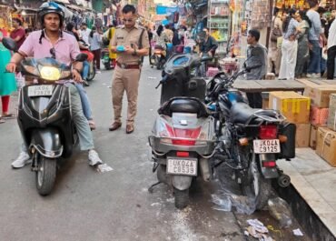 पुलिस की सख्ती: नो पार्किंग में खड़े 38 वाहनों पर कार्रवाई, 03 चालक गिरफ्तार, 10 वाहन सीज।